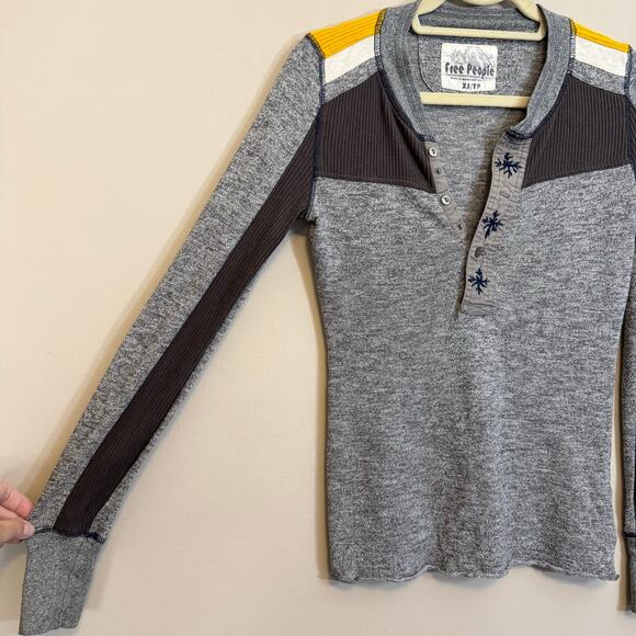 Free People Henley Snowflake Sweater Womens XS Gray Long Sleeve Knit Pullover - Picture 5 of 9